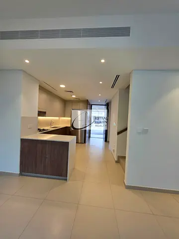 3 BED +MAID TOWN HOUSE || SINGLE ROW || AMAZING LOCATION || NEXT TO POOL & PARK