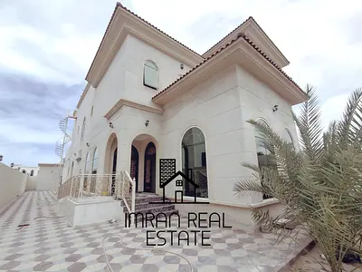Suspecious 5BR Villa Ready to Move Best For Big family Coverd parking Built in wardrobes
