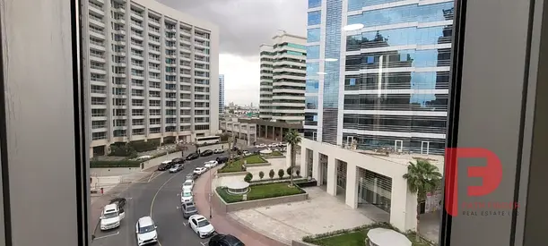 مكتب | 400 قدم مربع | موقع مميز | جاهز للانتقال | قريب من المترو
