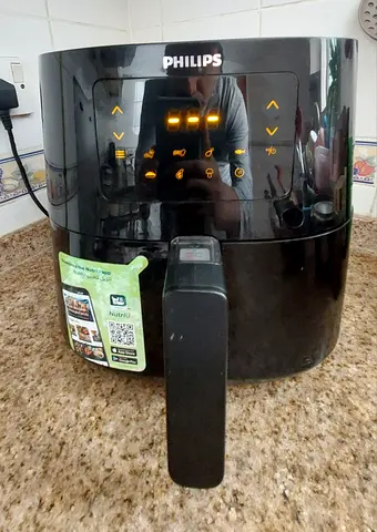 Philips Digital Airfryer (Touchscreen) - Good Working Condition