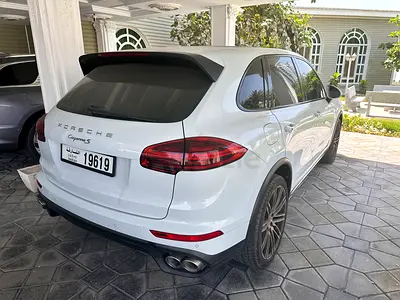 Clean title porsche cayenne S