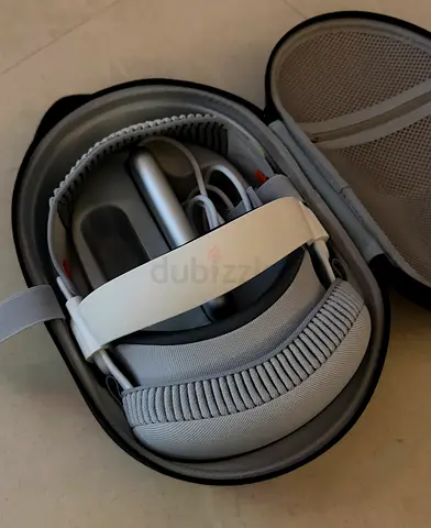 Apple Vision Pro M1 With Case