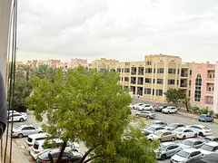 1 Master bedroom With window