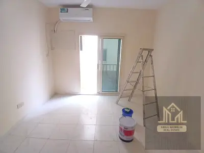 spacious apartment with balcony family building just 30k