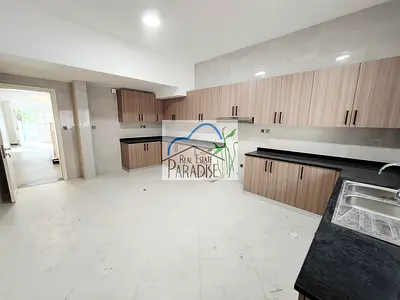 away from fly zone /private entrance 4 bedroom all master villa/large living and dinning/large kitc