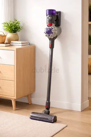 Dyson Cordless Vacuum Cleaner V7 (Good Condition)