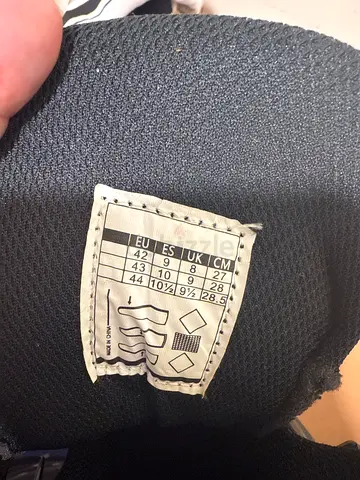 Mens black sneakers - EU 43 (as per label)