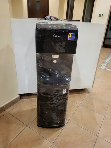 Bottom load water dispenser
