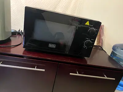 Black+Decker compact microwave oven - working condition