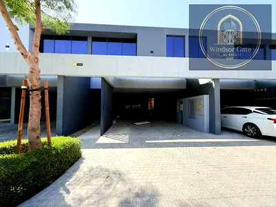 🌿 فيلا واسعة للإيجار مكونة من 4 غرف نوم | غرفتا نوم رئيسيتان | 3000 قدم مربع | مسار | 160 ألف درهم إماراتي