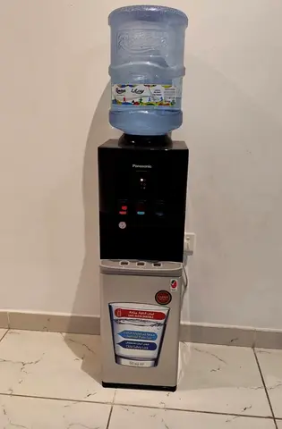 Top load water dispenser