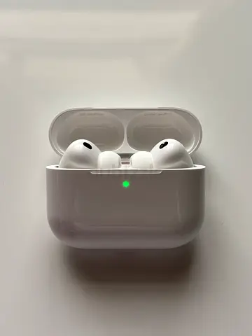 “URGENT SALE”AirPods Pro 3