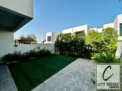 Available end of May I Back to back I close to amenities