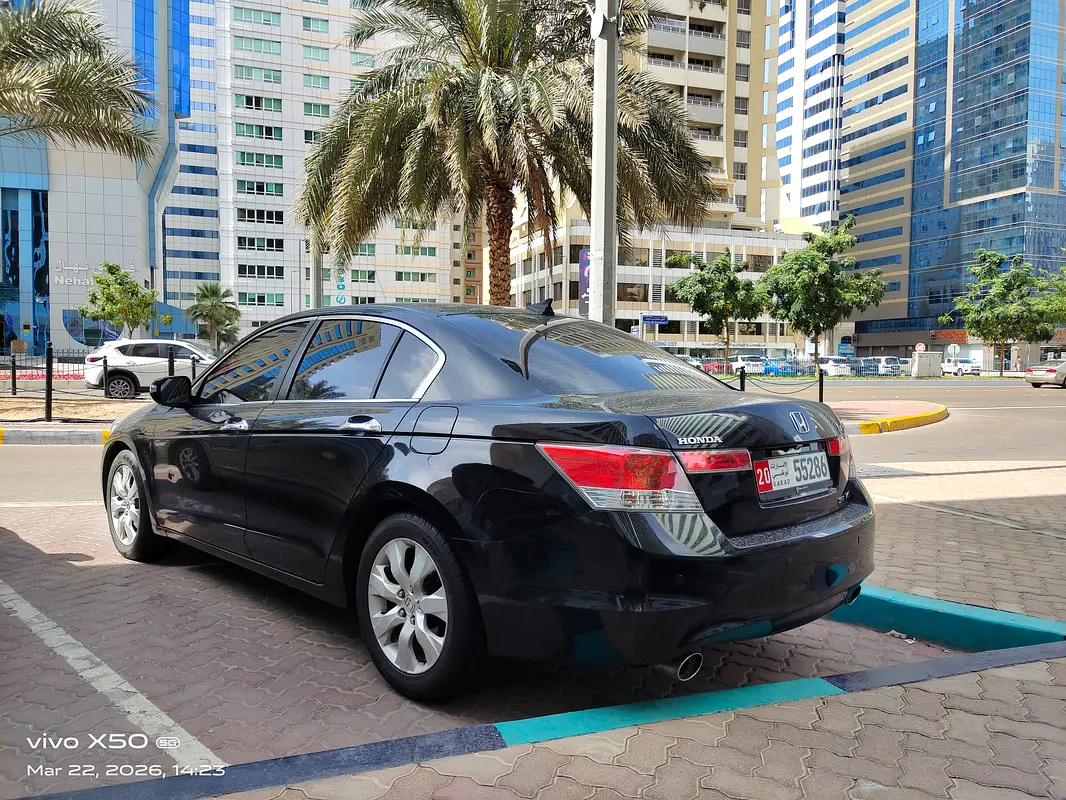 Honda Accord 2010 — photo 1 of 6