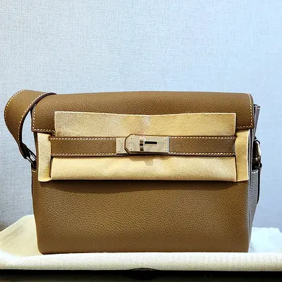 Hermes Kelly Messenger PM in Togo Etoupe Stamp K