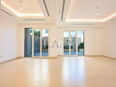 Prime Location | Spacious 3 Bedroom Layout |Vacant