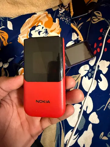 Nokia Flip Phone - Classic Design and Functionality