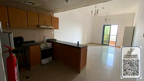 Studio apartment with balcony and open view, large area, private parking, American-style kitchen
