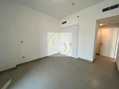 Spacious 1 BR Apartment / Gym &amp; Pool / Easy Access