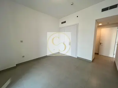 Spacious 1 BR Apartment / Gym & Pool / Easy Access