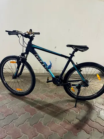 للبيع دراجة GIANT أصلية بحالة ممتازة