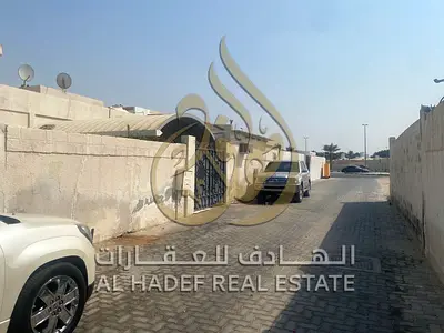 🏡 فرصة استثمارية نادرة – بيت عربي أصيل بموقع استراتيجي في منطقة الرملة، الشارقة ✨ تتشرف شركة الهادف للعقارات أن تقدم لعملائها الكرام فرصة استثنائية