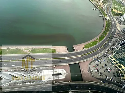 شقة للبيع في منطقة القصباء – الشارقة، بتملك حر للعرب، في موقع مميز بإطلالات بحرية رائعة، مناسبة للسكن العائلي الراقي.  تفاصيل الشقة:  3 غرف نوم (إحداه