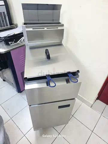 Gas Fryer for sale.