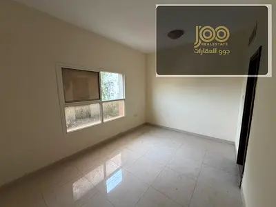 استوديو بمساحة واسعة بالنعيمية 3، مطبخ منفصل، تكييف مركزي، موقع مميز خلف السفير مقابل الشارقة، السعر 22 ألف على 4 دفعات، تأمين 2000.