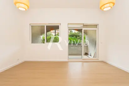 Upgraded Studio | Wooden Floors | Vacant Now
