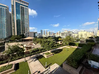 MODERN STYLE | COURTYARD AND CANAL VIEW