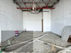 Hot OFFER LUXURY shop very prime lecation business area ready to move only jest 88k