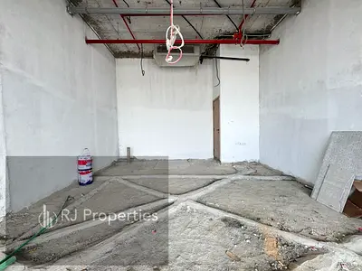 Hot OFFER LUXURY shop very prime lecation business area ready to move only jest 88k