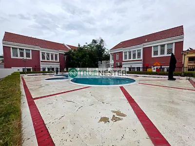 Spacious 4-bedroom compound villa located in Umm Suqeim 1