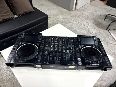 Pioneer CDJ 2000NX2 (2) DJM 900nx2