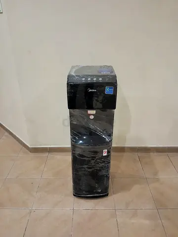 Bottom load water dispenser