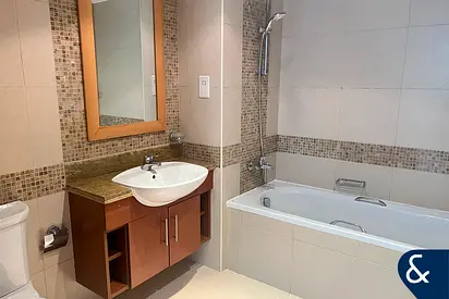 1 Bedroom | Full lake views | Mid floor
