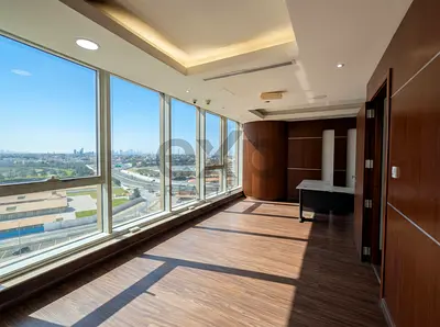 Corner | Bright Office | Full Racecourse View