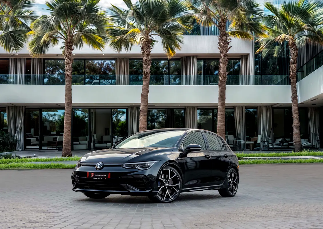 Volkswagen Golf 2023 — photo 1 of 14
