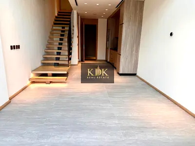 1Br+Duplex | Fitted Kitchen | Community View