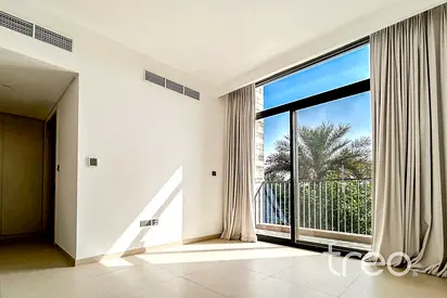 Unfurnished | Amenities Close | Single Row