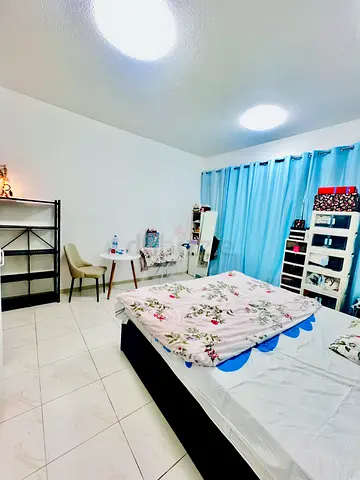 🏡 Female Bedspace Available | Balcony Room | In Front of Financial Centre Metro