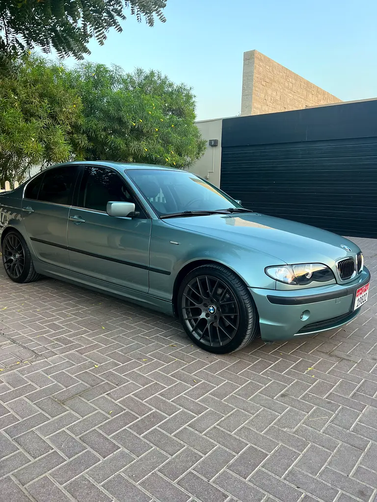 BMW 3-Series 2002 — photo 1 of 9