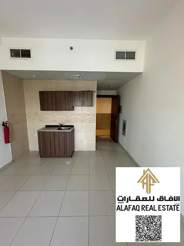استوديو للبيع نقداً في برج سمارت بمساحة 550 قدم مربع طابق سابع بإطلالة مفتوحة مع بلكونة وموقف سيارة فرصة استثمارية مميزة جاهز للتملك فوراً