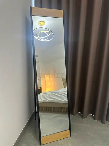 Freestanding Full-Length Mirror with Wooden Accents – 44×170 cm