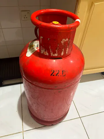 Cylinder and regulator