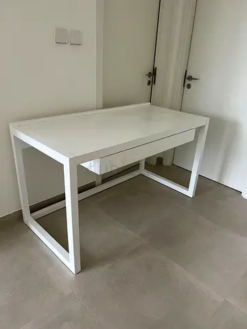 White office desk with drawer. Good condition with some minor scratches. Sturdy and perfect for home