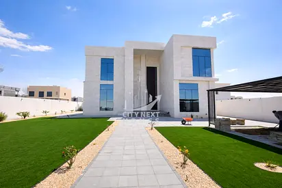Luxury Modern 5BR Villa | Big Garden | Al Aweer