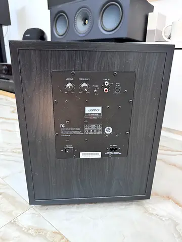 Jamo C910 in mint condition, complete with box and accessories.