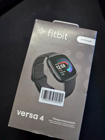 Fitbit Versa 4 Fitness Smartwatch with built-in GPS and up to 6 days battery life